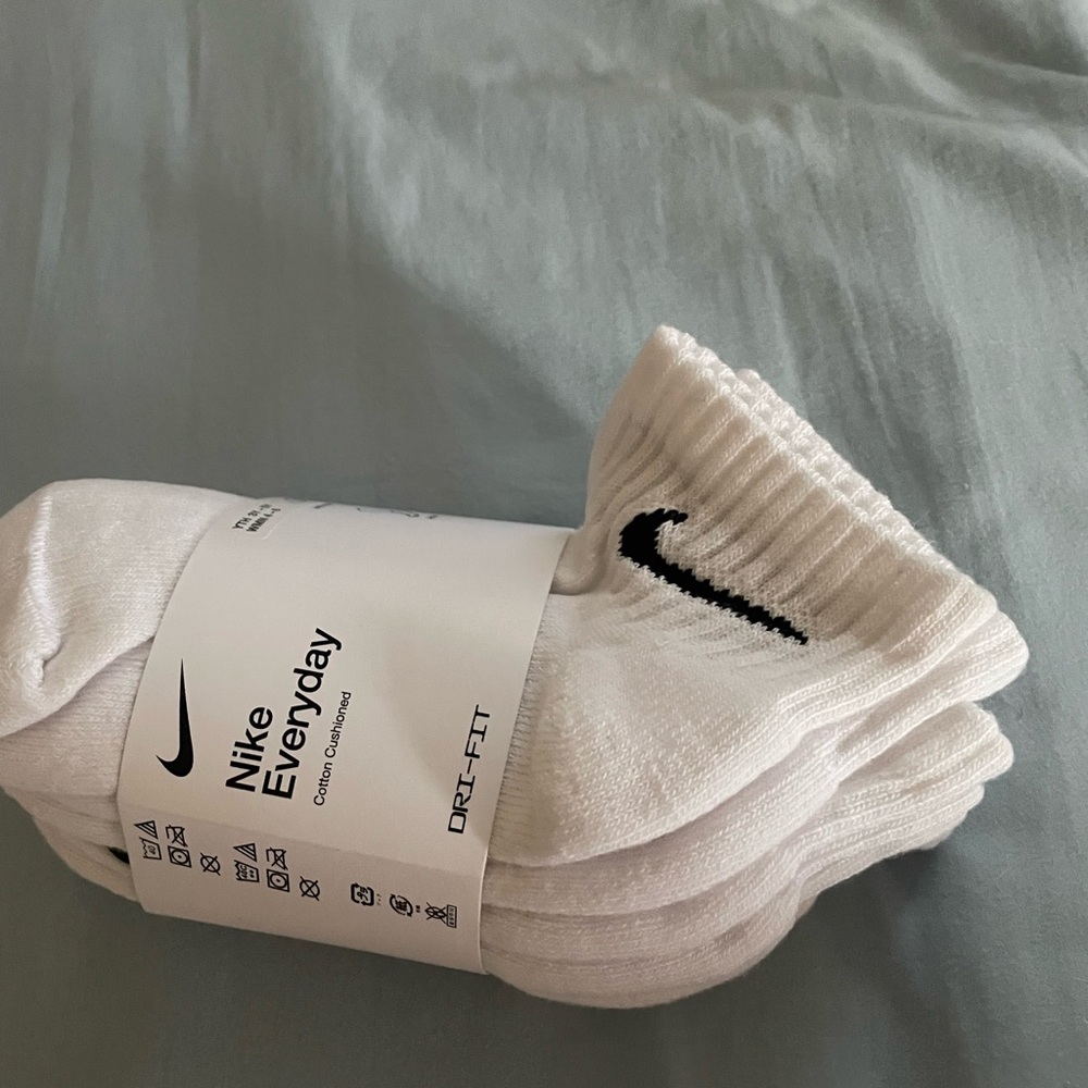Nike White Athletic Ankle Socks-Brand New-23 packs